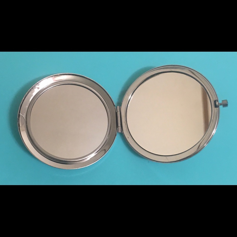 Small compact mirror - Picture 2 of 2